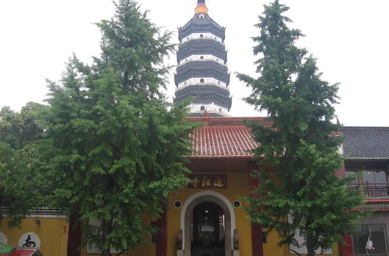Anqing Zhenfeng Pagoda: the white multi-storey pagoda rising behind the red gate of Yingjiang Temple