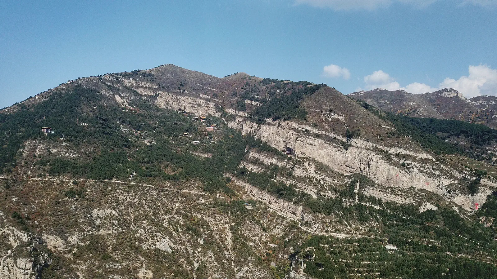 Mount Heng (Shanxi): steep rock strata and scrub-covered slopes of the mountain ridge