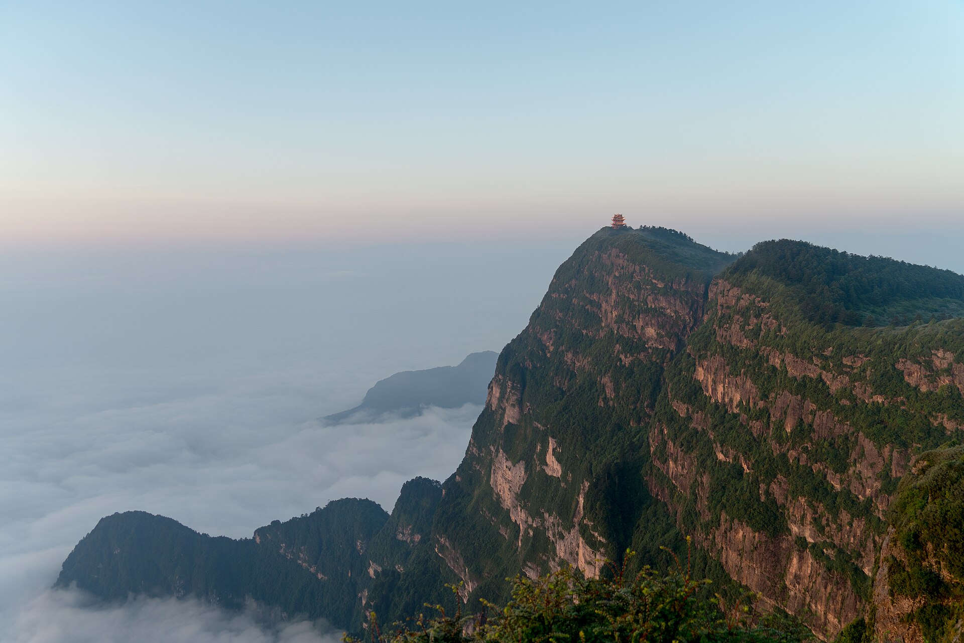 Mount Emei gallery image 5