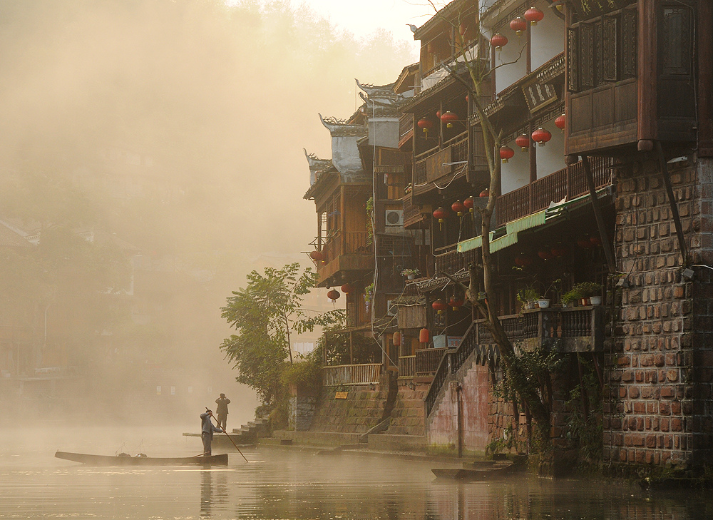 Fenghuang (Phoenix Town)