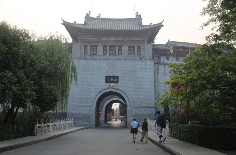 Luoyang: the grey-brick Lijing Gate and city wall under a clear sky