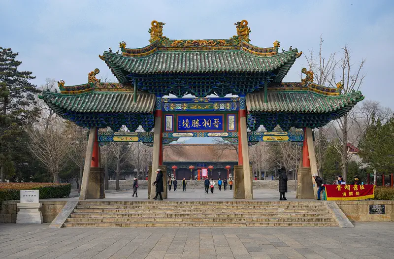 Taiyuan: the green-tiled entrance gate of Jinci Temple at the top of a flight of steps